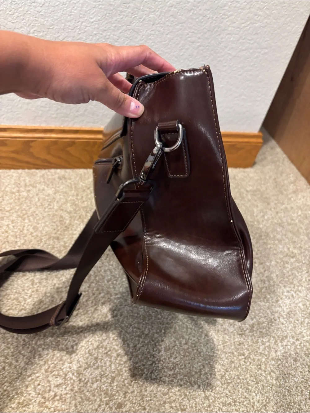 Banuce Leather Messenger Bag - Brown